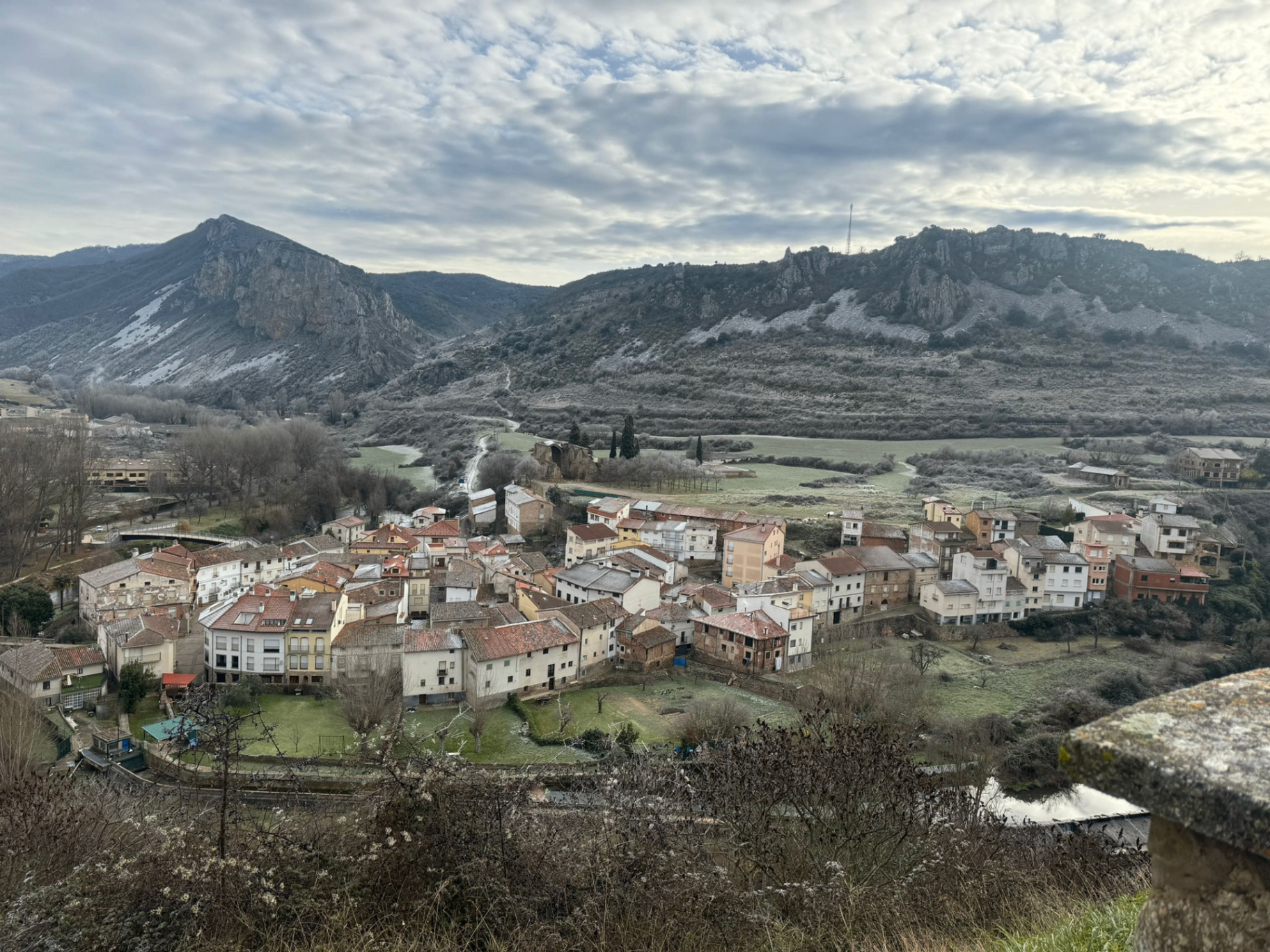 Vista panorámica de un pueblo de la Sierra de Cameros